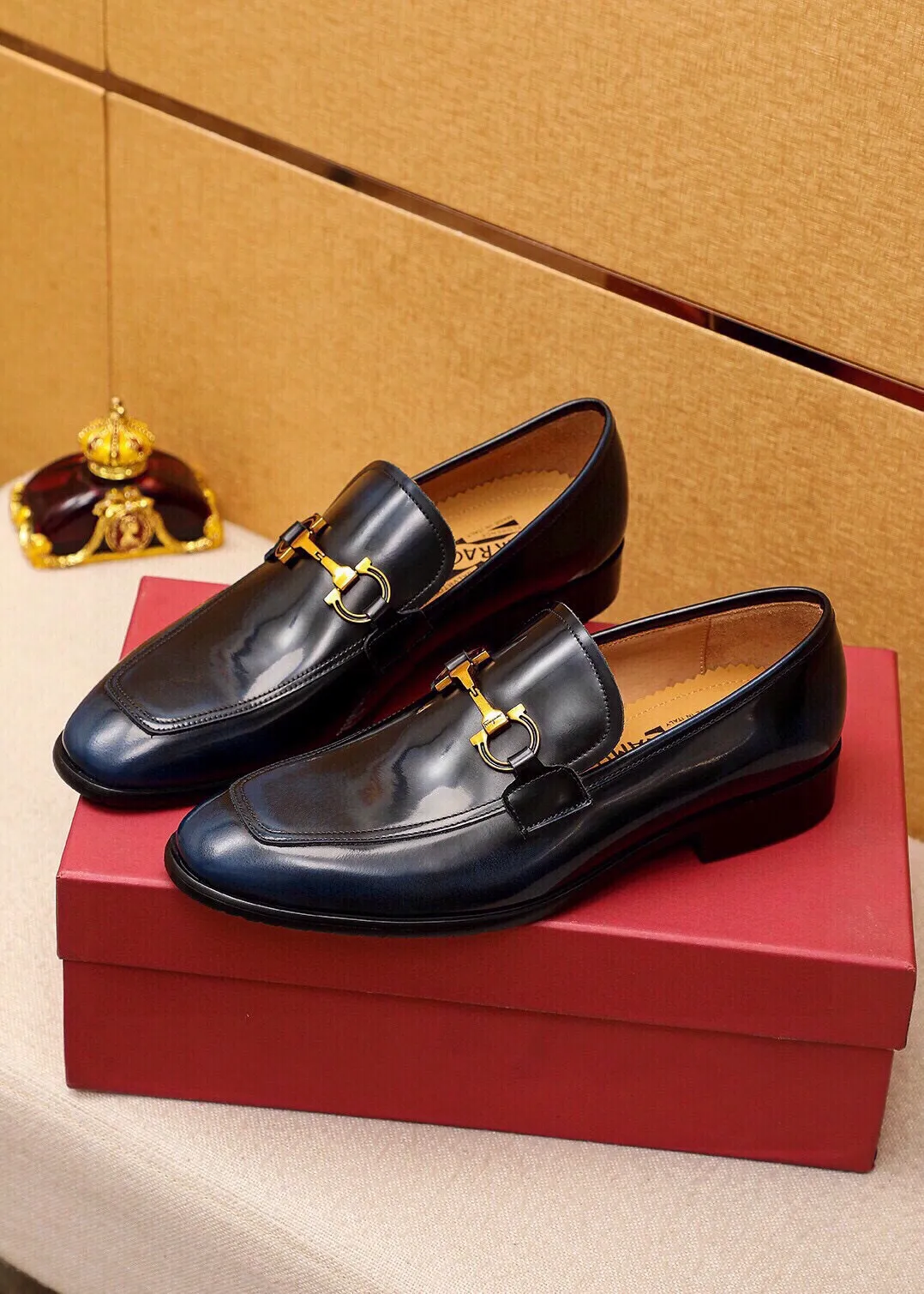 Men's shoes 💰520 💐 Product trademark: Ferragamo "Ferragamo" casual leather shoes Regular size: 38-44 (45🉑️customized) Product materials: Selected imported first-layer open-edge beaded cowhide upper + original hardware buckle, imported water-dyed cowhide leather lining. Strong three-dimensional visual effect, combined outsole Color: 3⃣️colors available